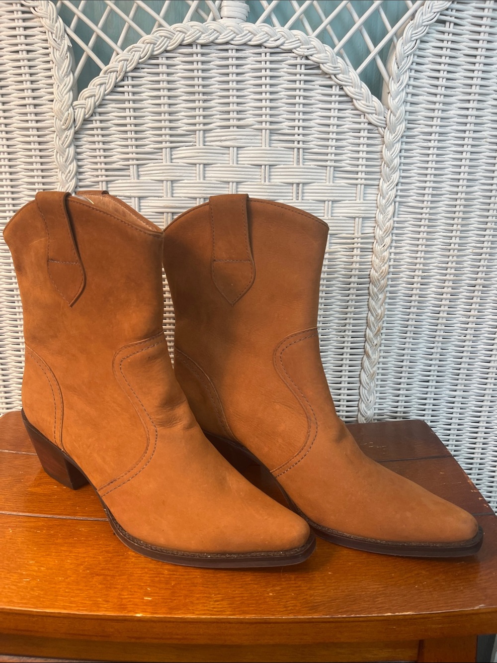 D’Milton Boots Women's Tan Suede Leather Western Ankle Boots Size 37 Brazil